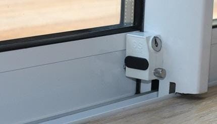 poser un verrou sur baie coulissante